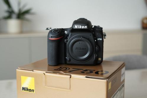 Nikon D750 + Nikon 24-120 f/4 + Tamron 70-210 f/4 et plus, TV, Hi-fi & Vidéo, Appareils photo numériques, Comme neuf, Reflex miroir