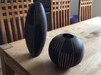 Twee houten decoratieve vazen, Ophalen, Zwart, Overige materialen
