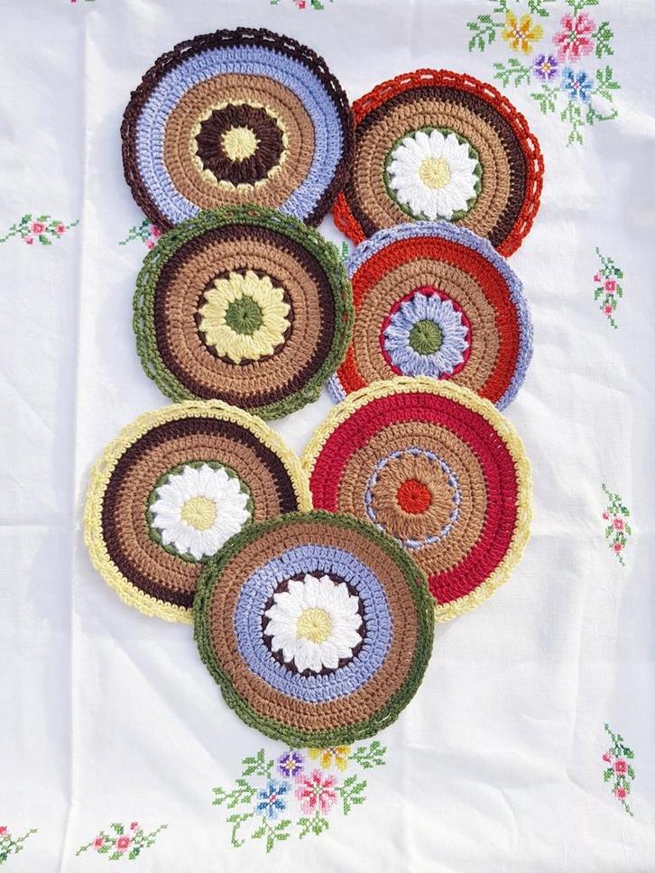 Napperons 🌻fleurs au crochet 🌻( faits main), Maison & Meubles, Nappes, Neuf, Autour de, Intérieur, Enlèvement ou Envoi