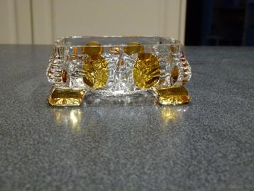 Glazen potjes beschikbaar voor biedingen