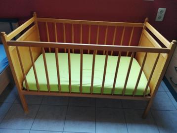Kinderbed, Kinderen en Baby's, Kinderkamer | Bedden, Ophalen, Gebruikt, Minder dan 140 cm, Matras