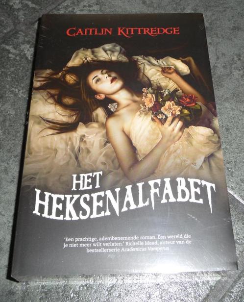 Young adults boek  : Het heksenalfabet - nieuw, Boeken, Fantasy, Nieuw, Ophalen of Verzenden