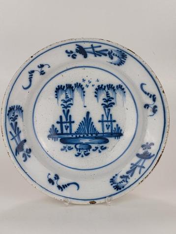 Plat creux de Delft ancien (XVIIIe siècle)  disponible aux enchères