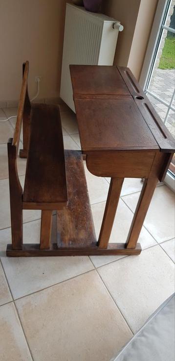 ancien bureau d'écolier  beschikbaar voor biedingen