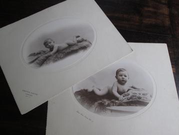 2 oude ovale FOTO's van baby's (35 x27 cm) beschikbaar voor biedingen