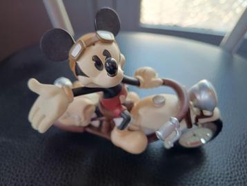 Beeldje "Mickey Mouse op motor met horloge", Enlèvement ou Envoi, Mickey Mouse, Comme neuf