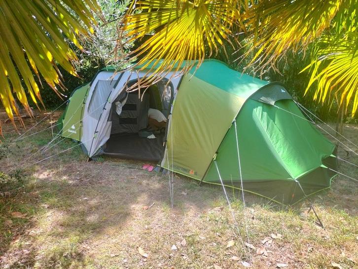 Ruime Quechua koepeltent Arpenaz Family 8.4 XL. Goede staat!, Caravans en Kamperen, Tenten, meer dan 6, Gebruikt, Ophalen