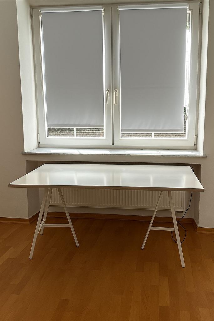 Bureau (voetsteun), Huis en Inrichting, Bureaus, Zo goed als nieuw, Bureau, Ophalen