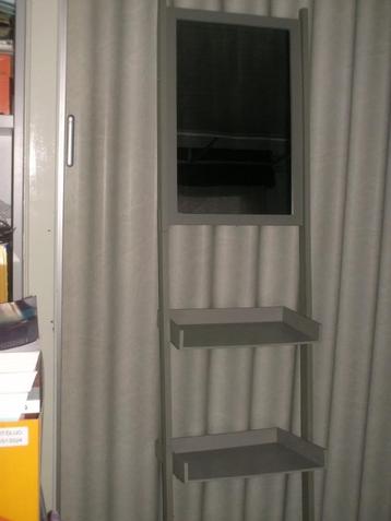 rekje voor badkamer beschikbaar voor biedingen