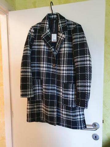 NIEUW: Zwart wit geruite mantel van Lola & Liza. Maat 40. beschikbaar voor biedingen