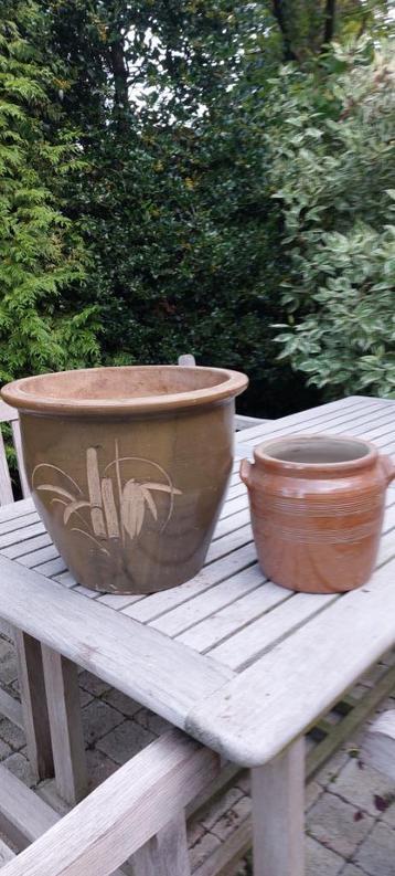 Bloempotten in steen beschikbaar voor biedingen