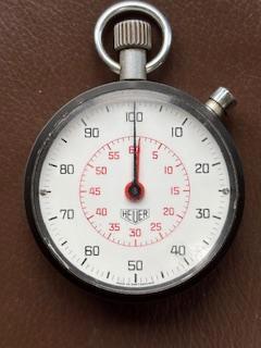 Chronomètre Heuer réf. 508-213 vintage de 1974, Bijoux, Sacs & Beauté, Montres de sport, Utilisé, Android, Blanc, Enlèvement ou Envoi