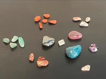 Mineralen gerolde steentjes beschikbaar voor biedingen