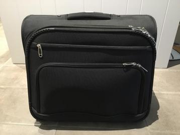 Trolley zwart op wieltjes voor laptop. beschikbaar voor biedingen