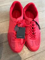Rode sneaker maat 44. Nieuw met prijskaartje, Overige kleuren, Nieuw, Ophalen of Verzenden, Sneakers
