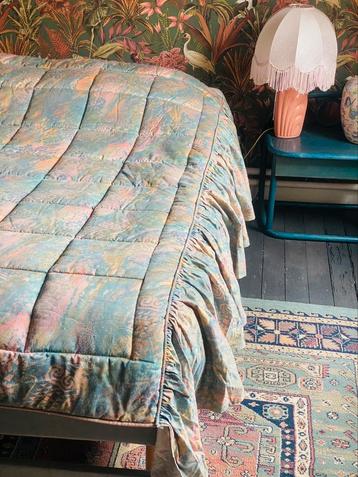 Vintage quilted bedsprei/dekbed 160 cm beschikbaar voor biedingen
