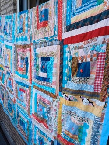 Mooie dikke lappendeken beschikbaar voor biedingen