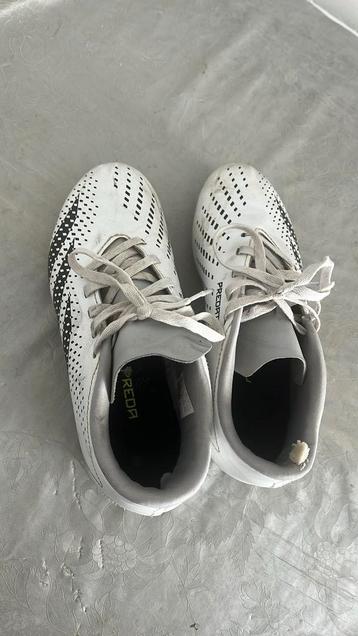 Voetbalschoenen beschikbaar voor biedingen