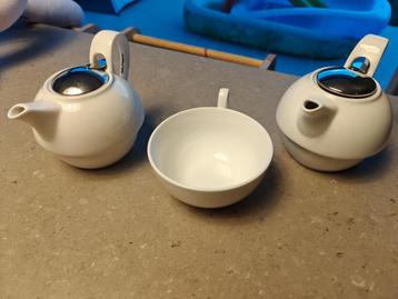 Diverse koffie en thee tassen beschikbaar voor biedingen