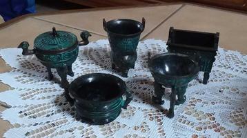 Ensemble de reproductions de vases antiques beschikbaar voor biedingen