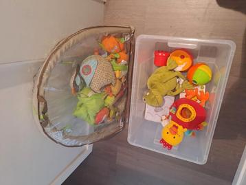 Baby mobiel +speelgoed beschikbaar voor biedingen