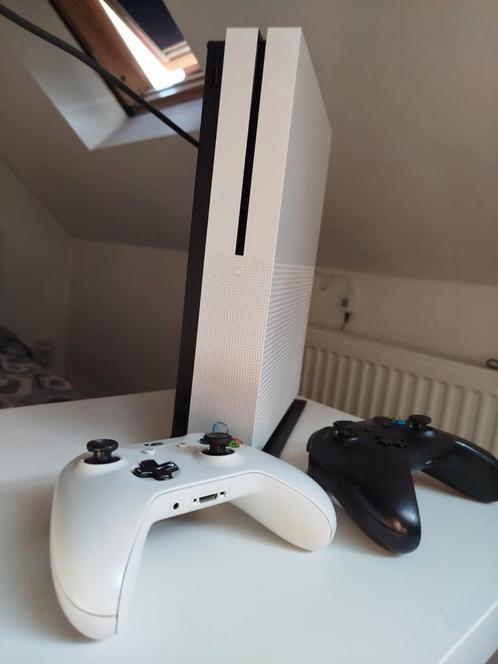 Xbox One S 500 GB, Games en Spelcomputers, Spelcomputers | Xbox One, Zo goed als nieuw, Xbox One, Met 2 controllers, Ophalen of Verzenden