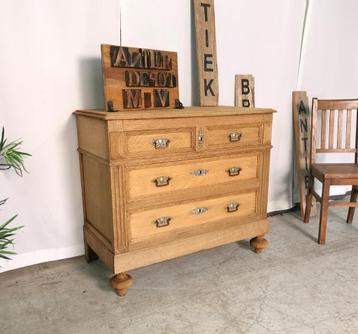 Commode française ancienne en chêne lixivié avec plateau ple