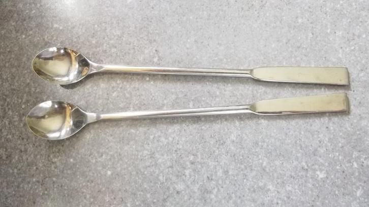 2 Cuillères à cocktail - design inox, Maison & Meubles, Cuisine | Couverts, Comme neuf, Couverts en vrac, Inox ou Chrome, Résiste au lave-vaisselle