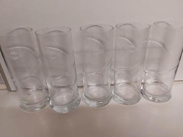 Verres à Martini.  beschikbaar voor biedingen