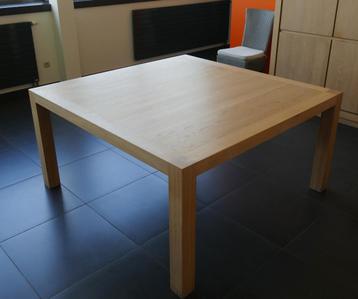 Vol eiken eettafel (vierkant) beschikbaar voor biedingen