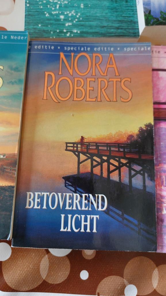 Nora Roberts - diverse boekjes, Boeken, Romans, Gelezen, Ophalen of Verzenden