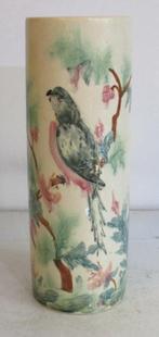vase barbotine art nouveau avec ara et fleurs, Antiquités & Art, Envoi