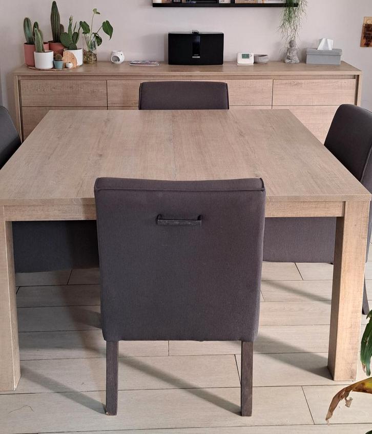 Eetkamer met vierkante tafel en buffet (zonder stoelen), Huis en Inrichting, Complete eetkamers, Gebruikt, Ophalen
