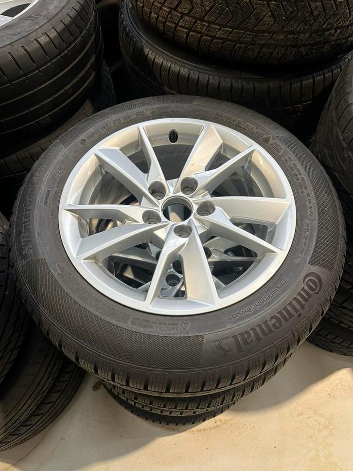 Audi A4 velgen met nieuwe winterbanden! 205/60 R 16 92 H, Auto-onderdelen, Banden en Velgen, Banden en Velgen, Winterbanden, 16 inch