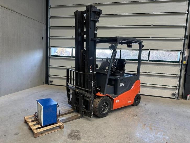 Toyota 8 FBMKT 30 3 ton lifting capacity, Zakelijke goederen, Machines en Bouw | Heftrucks en Intern transport, Heftruck, Elektrisch