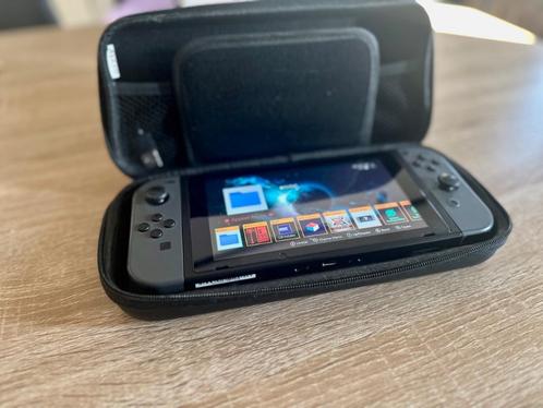 Nintendo switch V1 non patchée + Manette PRO, Games en Spelcomputers, Spelcomputers | Nintendo Switch, Zo goed als nieuw, Switch Original
