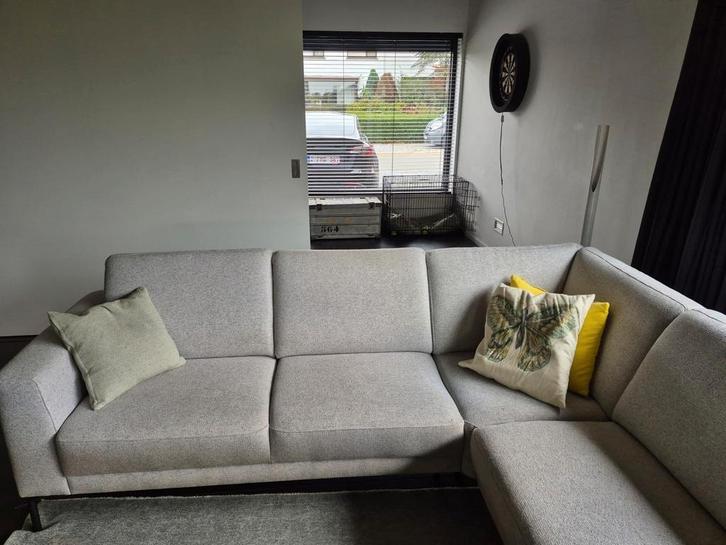 Zeer mooie hoekbank met 2 elektrisch verstelbare plaatsen, Huis en Inrichting, Zetels | Complete zithoeken, Zo goed als nieuw