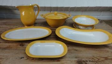 Serviesdelen vintage geel/ wit servies HUIZEN, HOLLAND