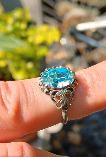 Oude ring blauw