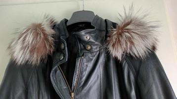 VESTE 3/4 FEMME CUIR VÉRITABLE +CAPUCHE FOURURRE  beschikbaar voor biedingen