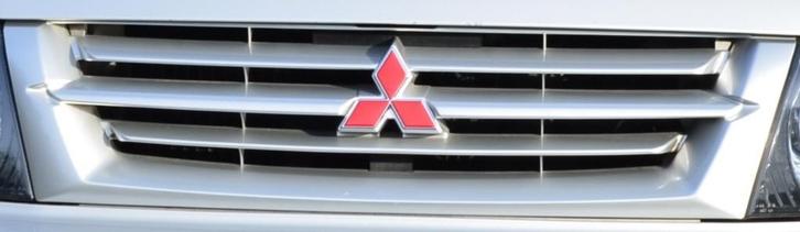Calandre Mitsubishi Pajéro 2002, Auto-onderdelen, Carrosserie, Bumper, Mitsubishi, Voor, Gebruikt, Ophalen of Verzenden