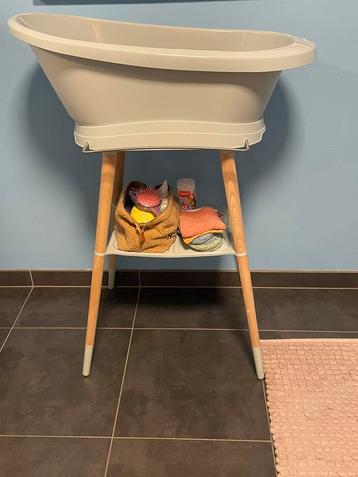 Babybad met onderstel beschikbaar voor biedingen