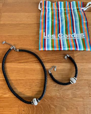 Collier en armbandje beschikbaar voor biedingen