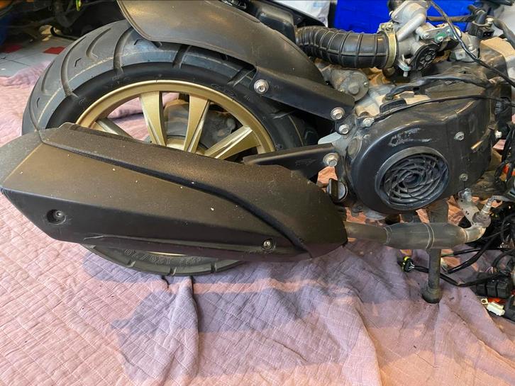 motor  gts enzo  naked  bijna compleet, Fietsen en Brommers, Brommeronderdelen | Algemeen, Blok, Ophalen