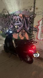 GTS Toscana 50cc 4-takt a klasse (2022), Fietsen en Brommers, Zo goed als nieuw, Benzine, Ophalen, Overige merken