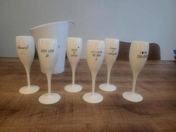 Koziol champagneglazen en -houder beschikbaar voor biedingen