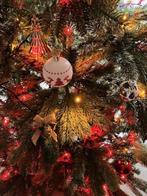 Verschillende gekleurde Kerstballen en andere versieringen, Diversen, Ophalen of Verzenden, Zo goed als nieuw