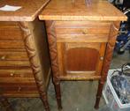 2 oude, voleiken nachtkastjes, Antiek en Kunst, Ophalen