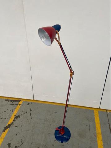 LAMPADAIRE DE STYLE MEMPHIS, Enlèvement