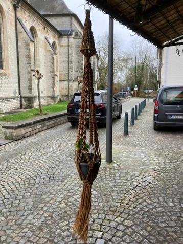 MACRAME PLANTENHANGER beschikbaar voor biedingen